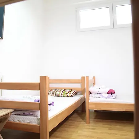 Jellostone Hostel *